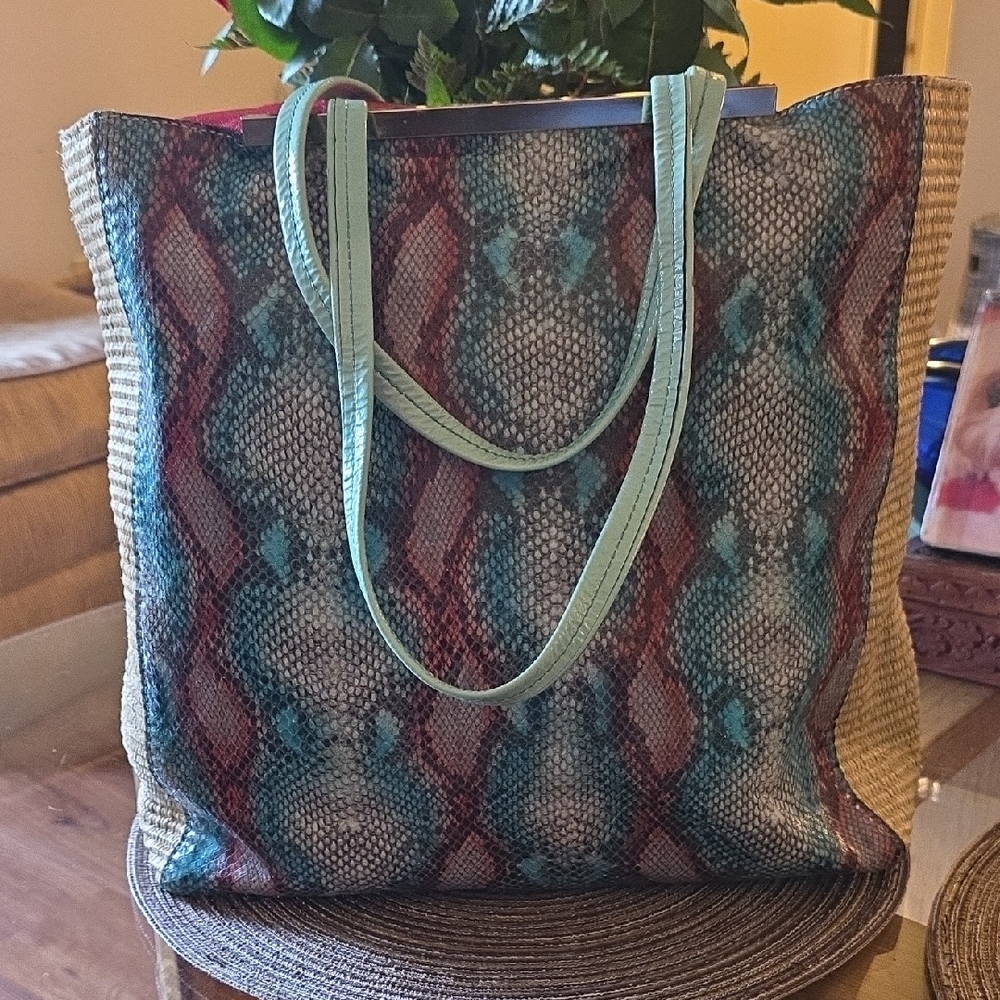 Elegant Domini Snakeskin Pattern Tote Bag. A-9.